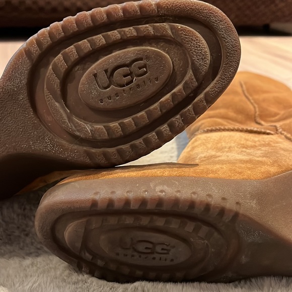 UGG WEDGES!! - Picture 3 of 6